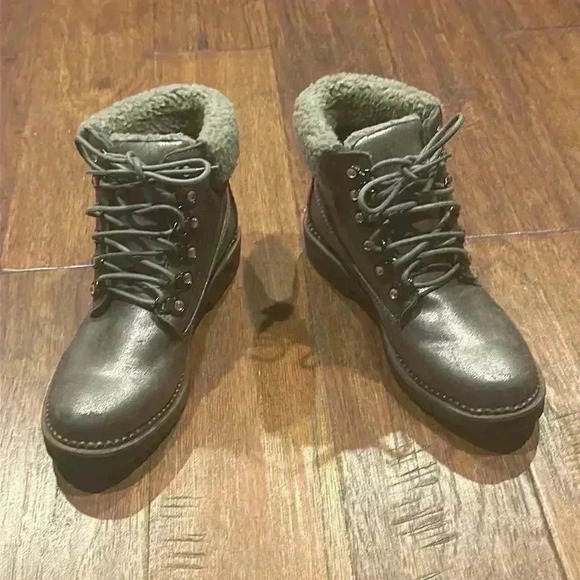 Size 8 - Esprit Candis Grey Faux Leather Faux Fur Trim Womens Ankle Boots - Picture 3 of 16